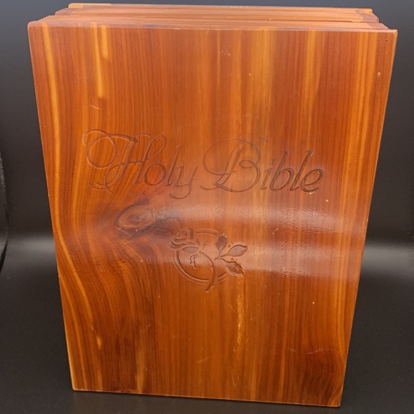 VNTG Cedar Wood Holy Bible Box - Picture 3 of 11
